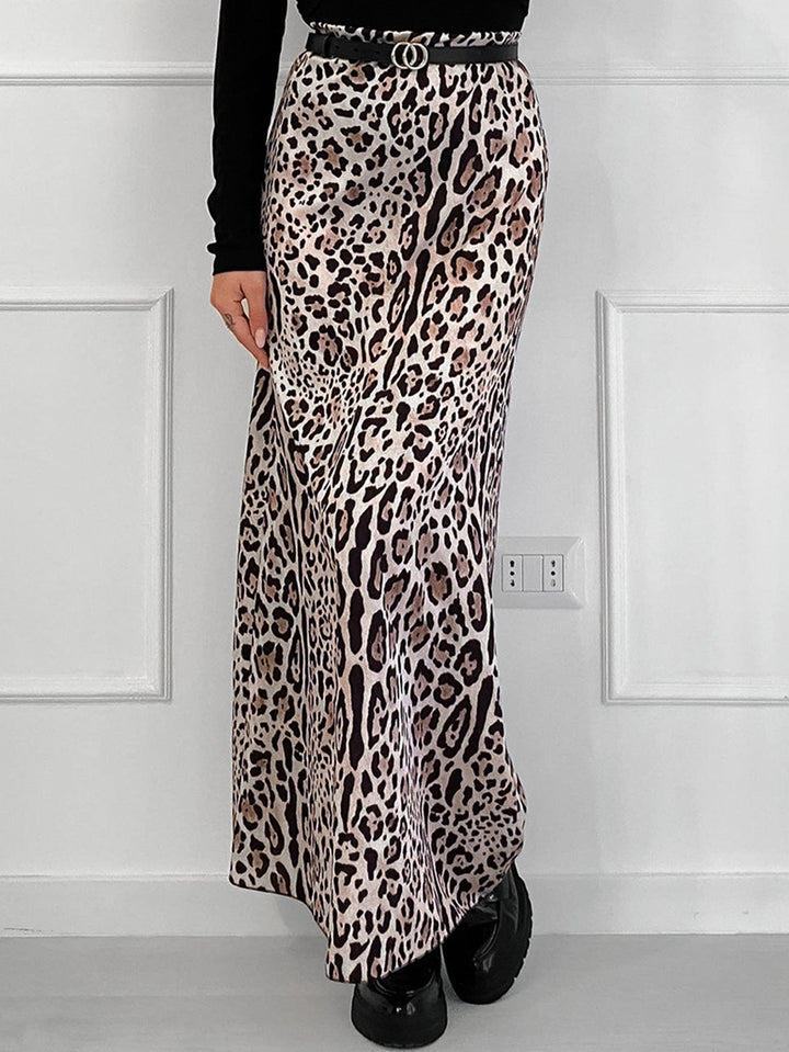 Dame Maxikjole med elegant leopardmønster og svingende kant Stilla