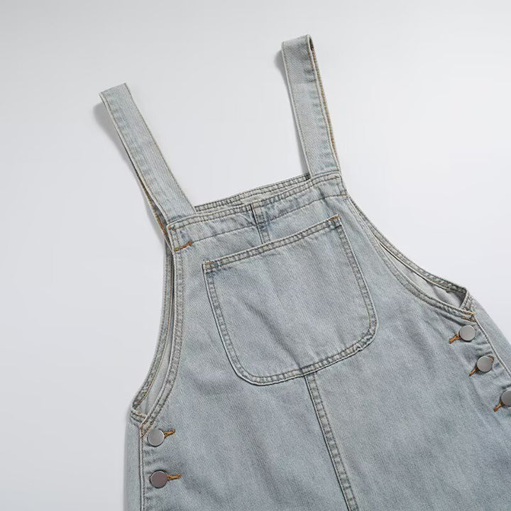 Dame jumperkjole lavet af slidstærk denim med praktiske knapdetaljer og vid udskæring Stilla
