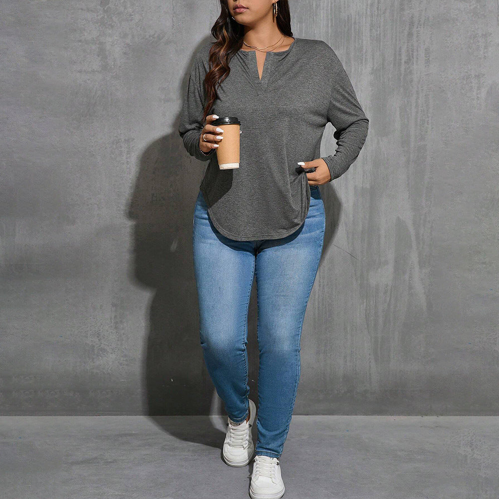Dame afslappet longsleeve top med V-udskæring og let asymmetrisk kant Stilla