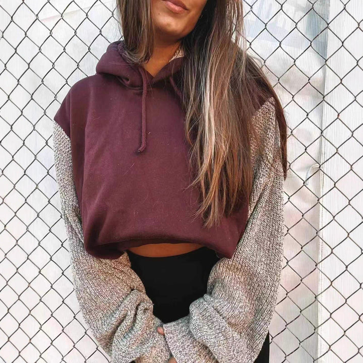 Dame nan Hætte-Cropped-Pullover med vidde strikærmer og snøre Skovae