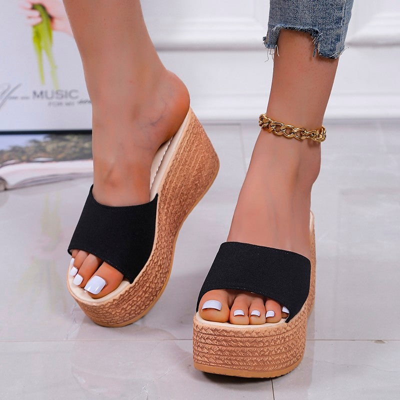 Dame Wedge-Pantoletten med behagelig fodsenge og trendy design Stilla