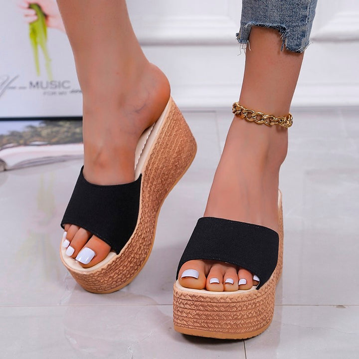 Dame Wedge-Pantoletten med behagelig fodsenge og trendy design Stilla