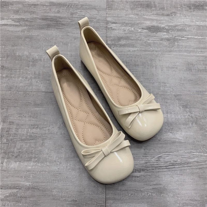 Dame ballerinas med elegant sløjfedekoration og blank overflade Stilla