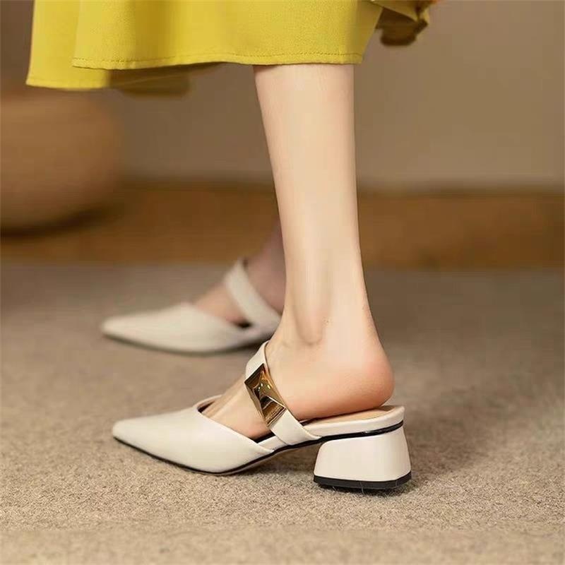 Dame Slingback-pumps med elegant blokhæl og moderne spænde-detajle Stilla