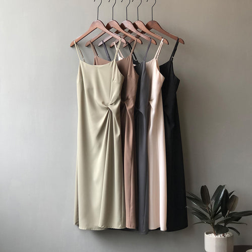 Dame elegant maxikjole med justerbare spaghettistropper og raffineret draperingsdetalje Stilla
