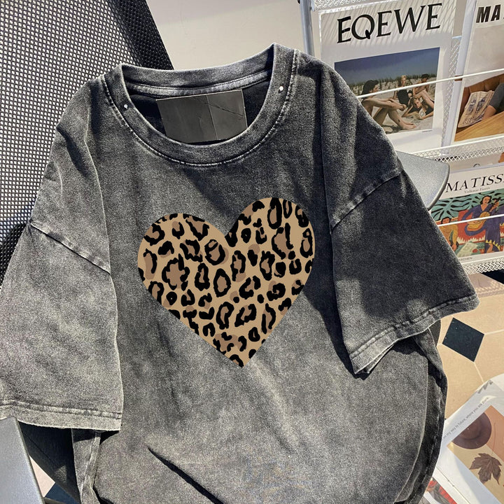 Dame T-shirt med stilfuldt leopardmønsterhjerte Stilla