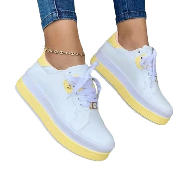 Dame Sneakers med moderigtigt plateau og elegante detaljer Stilla