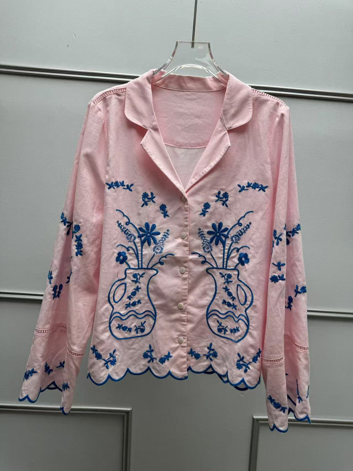 Damebluse med håndlavede florale broderier og løs pasform Stilla