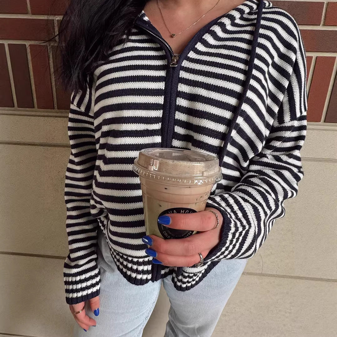 Dame cardigan i stribet design med kvalitets lynlås og casual fit