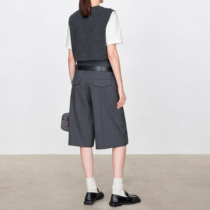 Dame sportlig blousonjakke med moderne snit og dertil passende kort shorts i elegant look Stilla