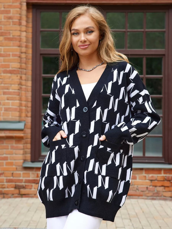 Dame grafik strikket cardigan med store knapper og lommer Skovae
