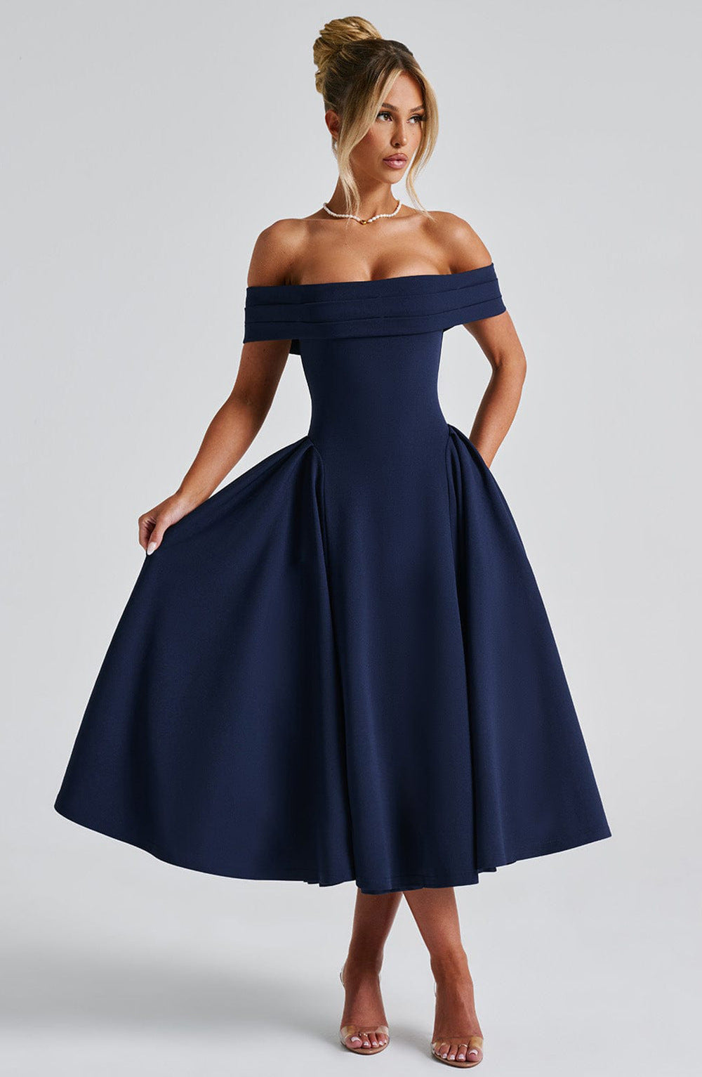 Dame Elegant Aftenkjole med Skulderfri Design og Voluminøs Skørt Skovae