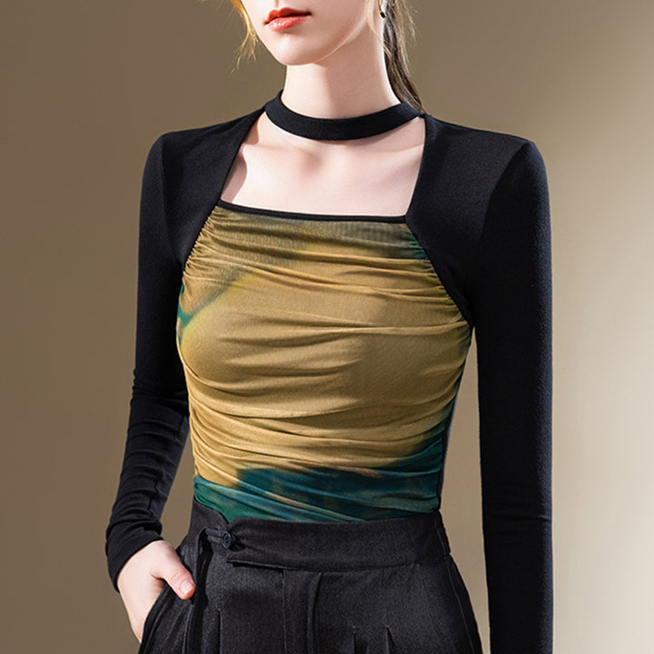 Dame top med innovativt draperingsdesign og elegant choker Stilla