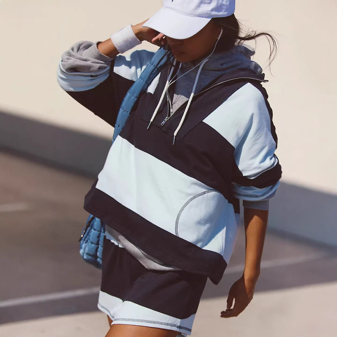 Kvinders stilfulde sportssæt med kort hoodie og casual shorts Skovae