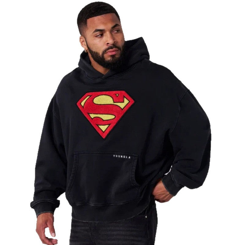 Herrer nan let gennemskåret hættepullover med markant Comic‑S‑logo kængurulomme og vasket look Skovae
