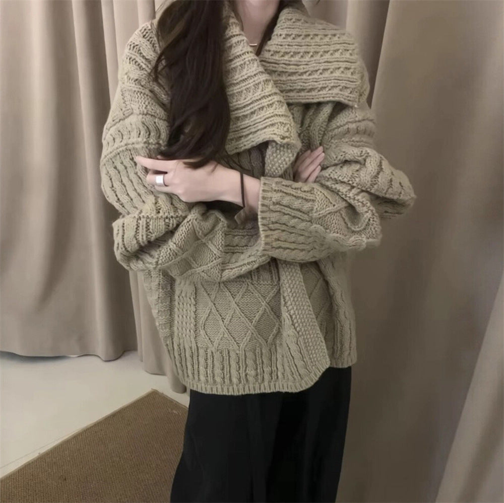 Kvinders cardigan med indviklet kabelmønster og blødt materiale Stilla