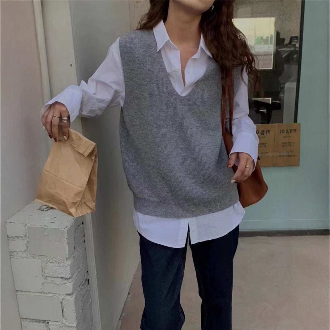Kvinders strikkede vest med dyb V-hals og luftig pasform Stilla