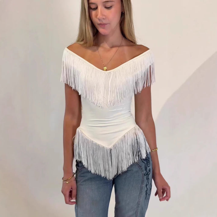 Damer top med frynset detalje og off-shoulder design Skovae