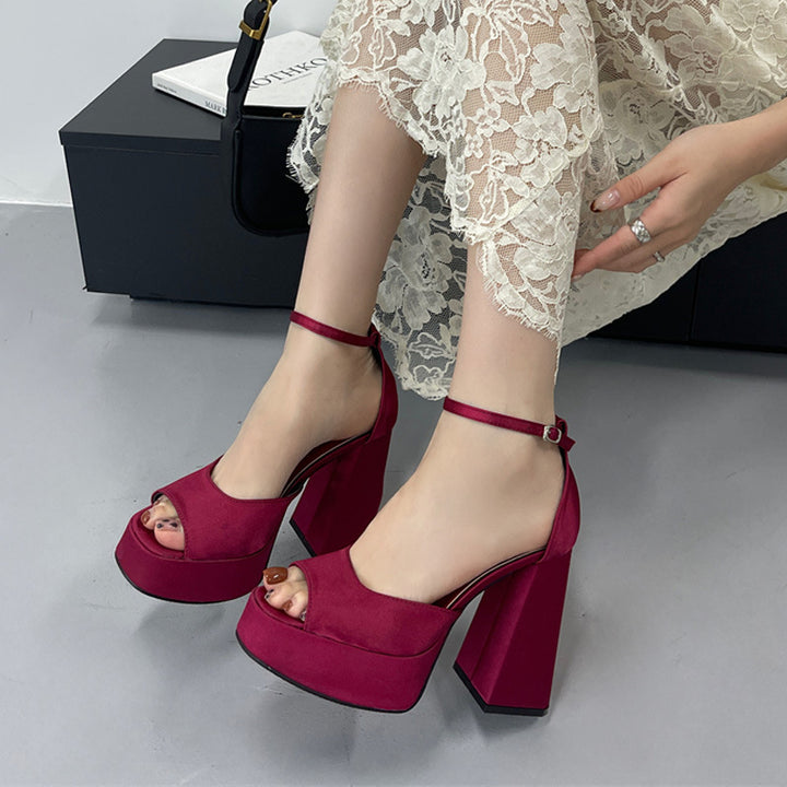 Dame Plateau-Pumps med spændende cut-out-design og stabile blokhæle Stilla