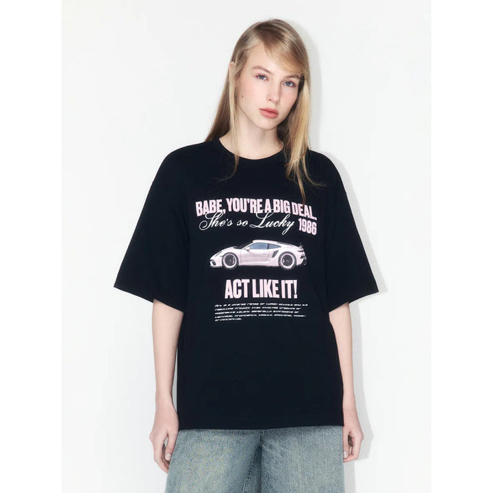 Dame oversized T-shirt med iøjnefaldende grafikdesign og stærkt statement Stilla