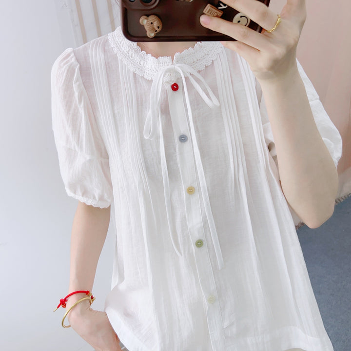 Dame Legende designet bluse med spidsekrave og dekorative knapper Stilla