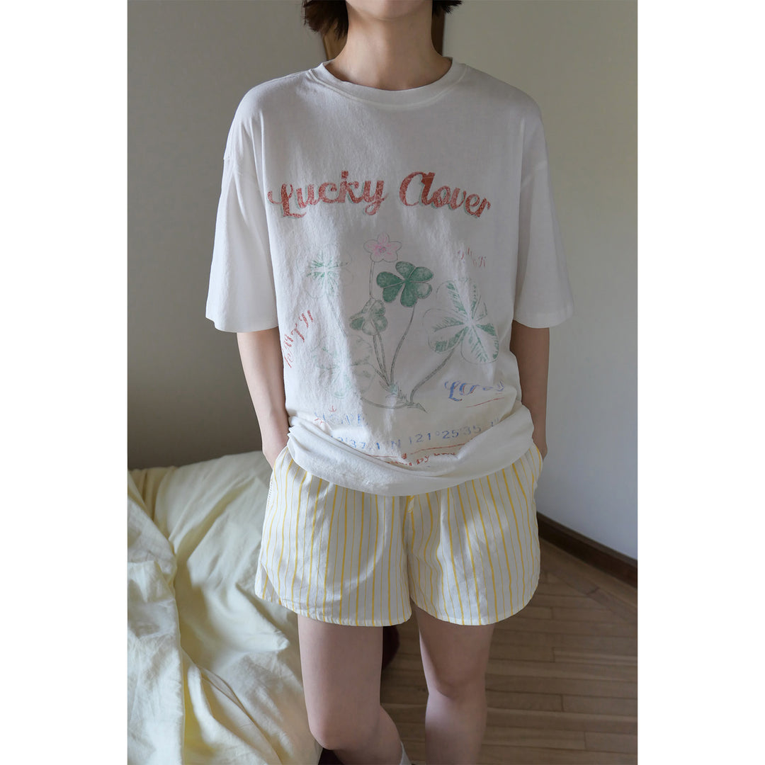 Dame afslappet T-shirt med blomstermotiv og bred skæring Stilla