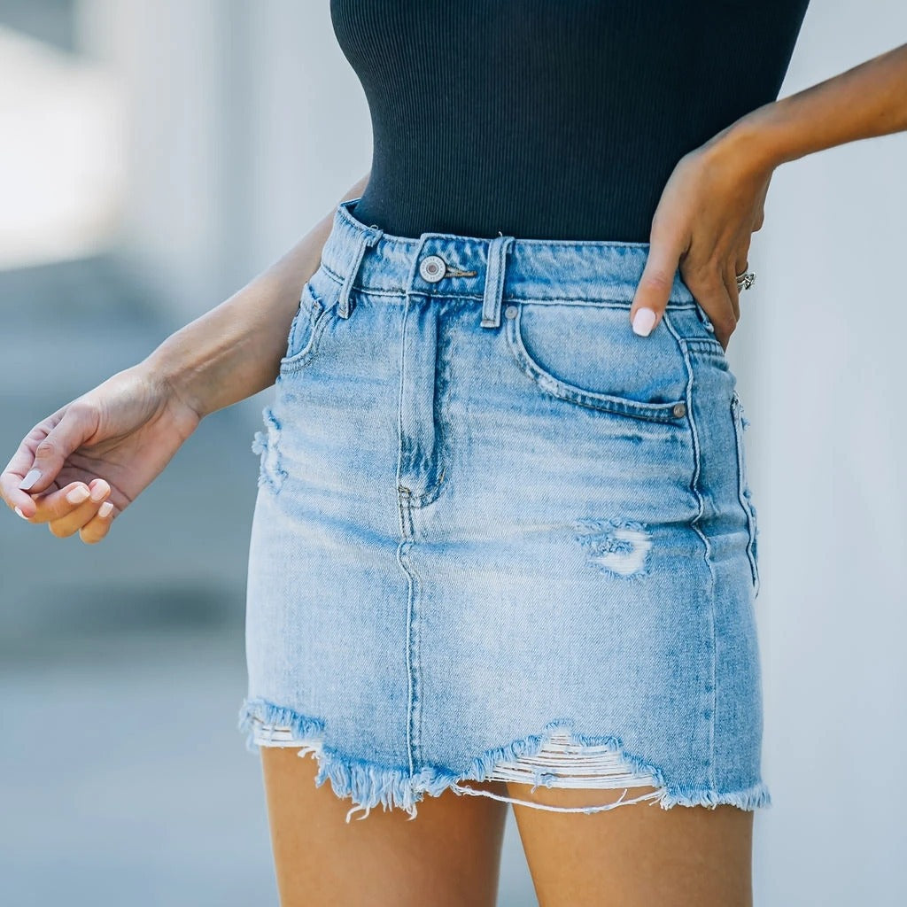 Dame Ribstrik-Bodysuit med revet denim-minip Skørt Stilla