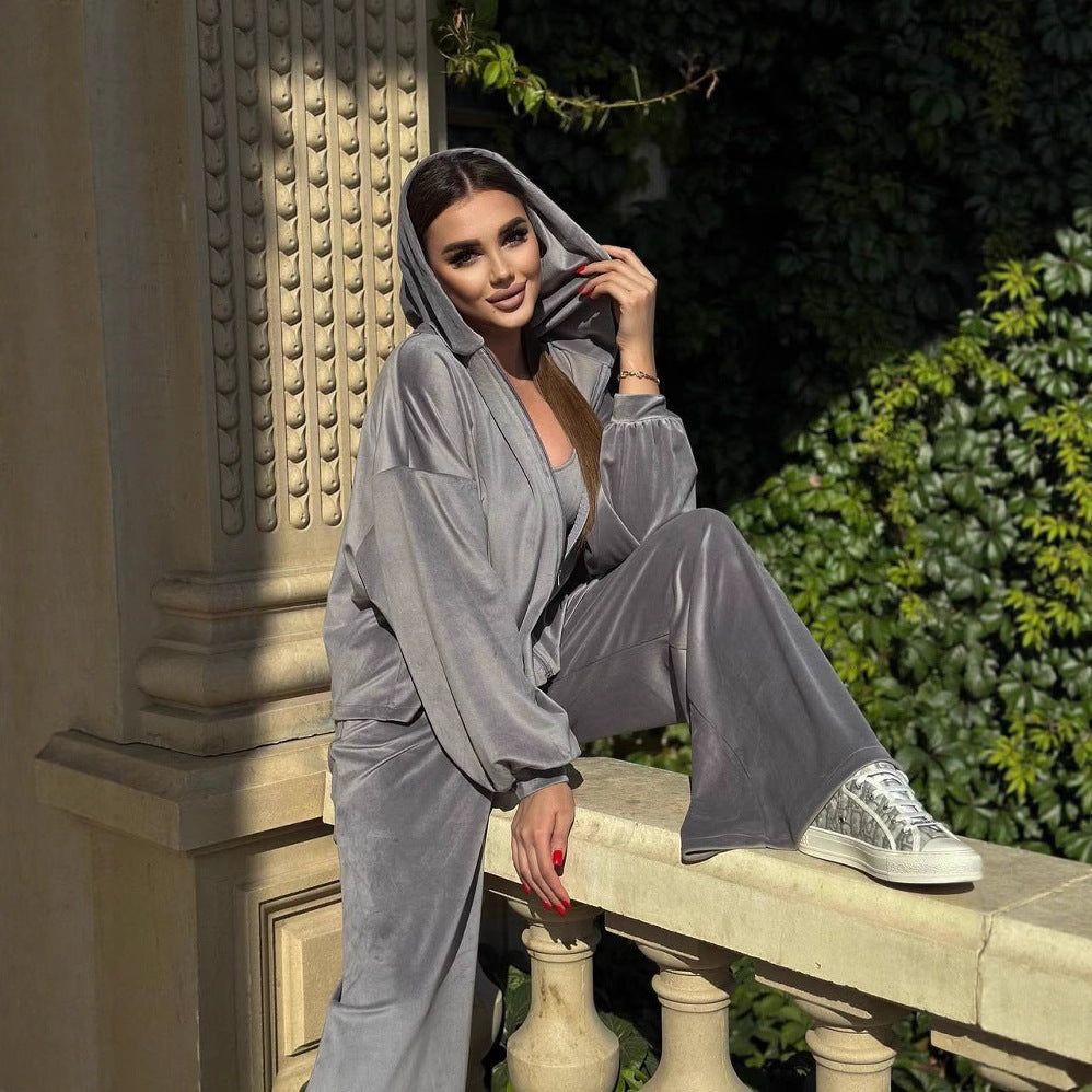 Kvinders stilfulde fløjl loungewear sæt med cropped top og behagelige bukser Skovae