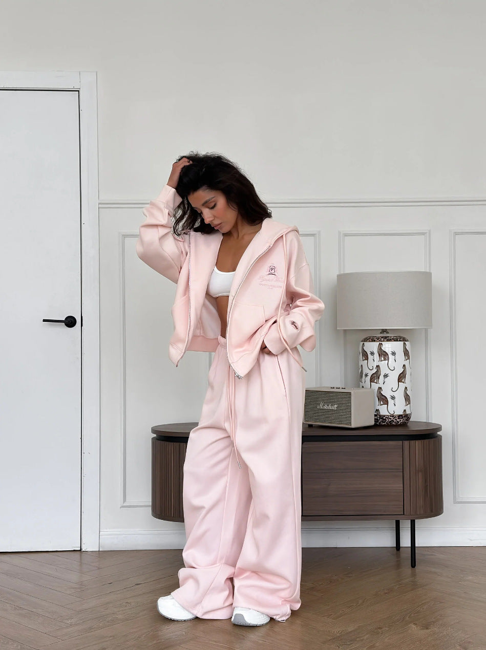 Kvinders hyggelige athleisure sæt med cropped hoodie og brede sweatpants Stilla