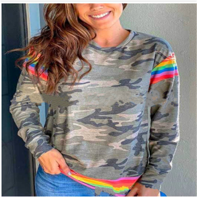 Kvinders sweatshirt med farverigt camouflage mønster og regnbue accenter Stilla