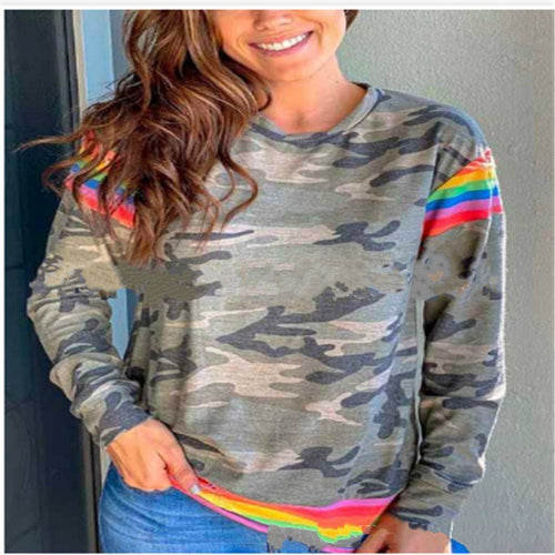 Kvinders sweatshirt med farverigt camouflage mønster og regnbue accenter Stilla