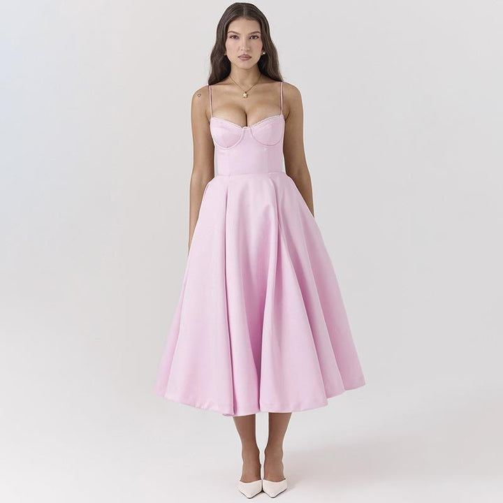 Dame Elegant satin aftenkjole med svajende nederdel og justerbare spaghetti-stropper Skovae