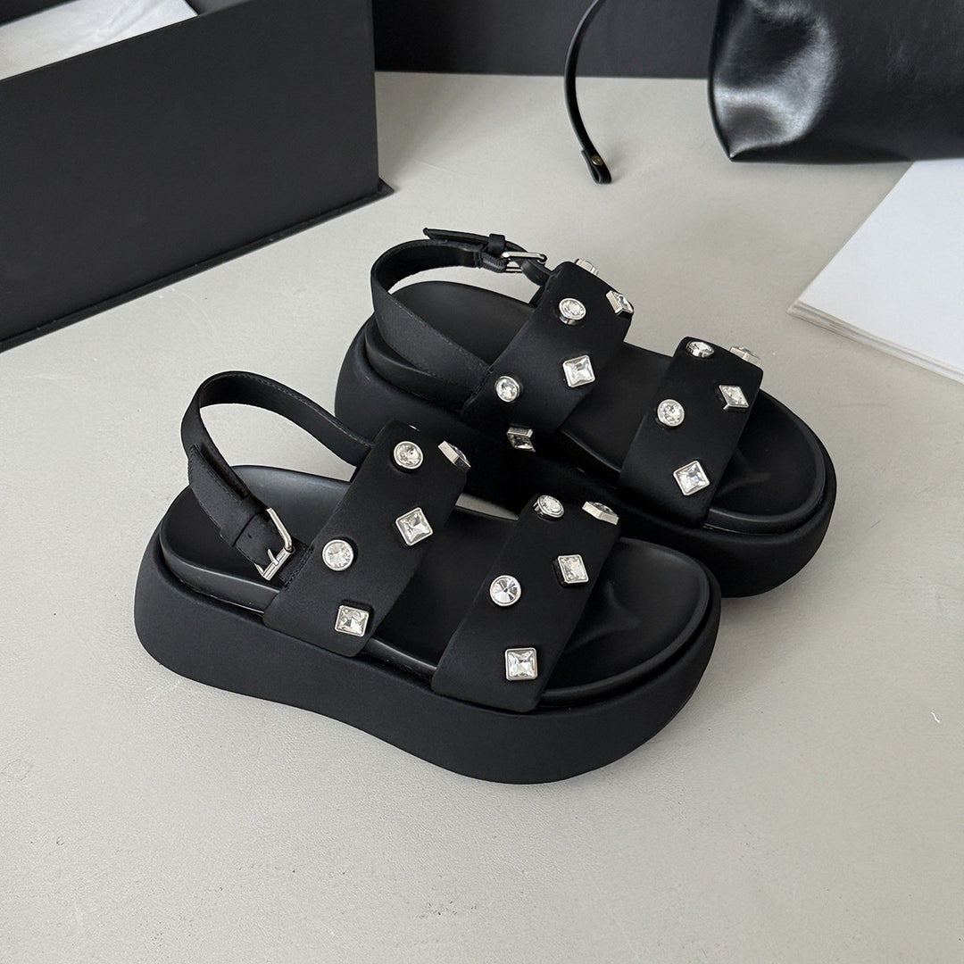 Femme stilfuldt udsmykkede skridsikre sandaler Stilla