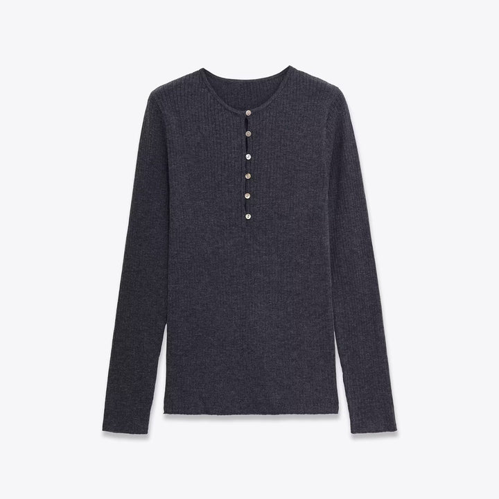 Dame Langærmet shirt med dekorative knapper og fint ribdesign Stilla