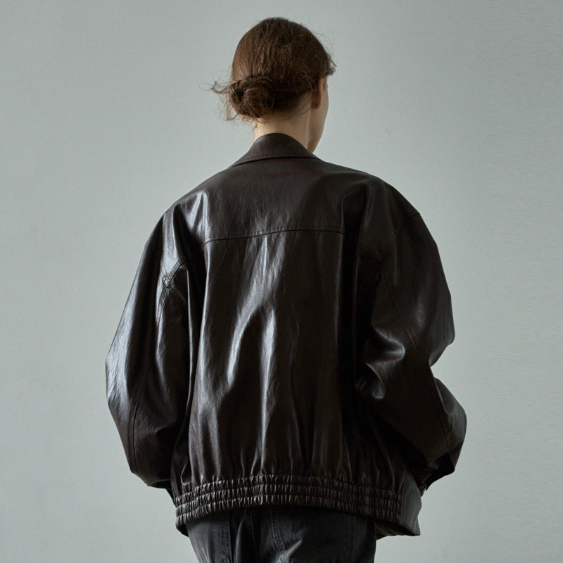 Dame læderjakke i afslappet oversized-stil med moderne detaljer Stilla