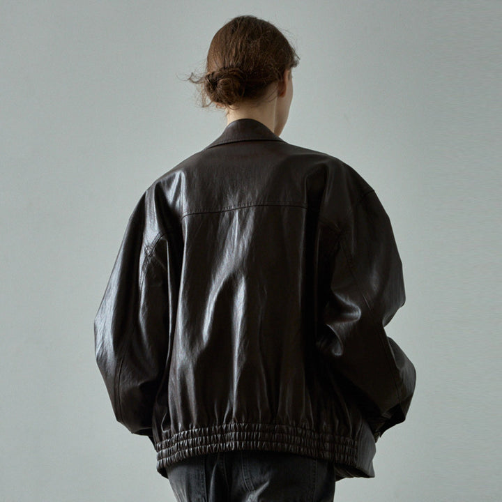 Dame læderjakke i afslappet oversized-stil med moderne detaljer Stilla