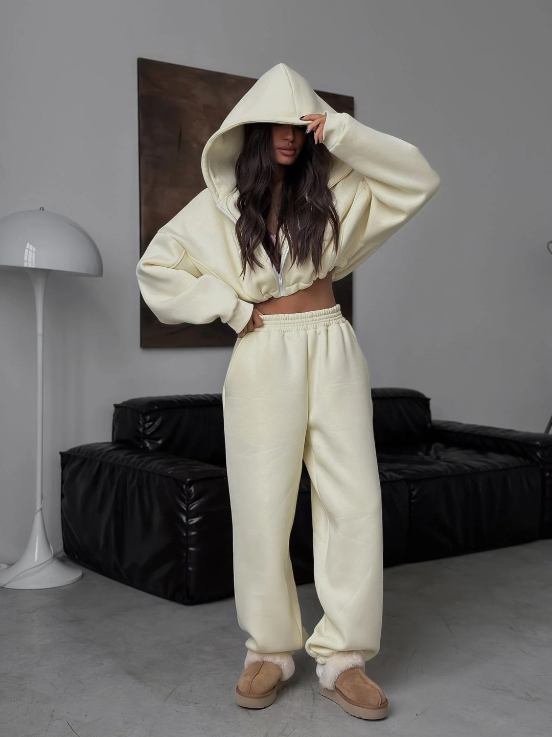 Women's sporty cropped hoodie and wide jogger pants set Skovae