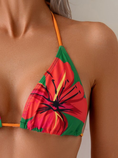 Dame triangel-bikini med trendy, blomstrende design og justerbare snore Stilla