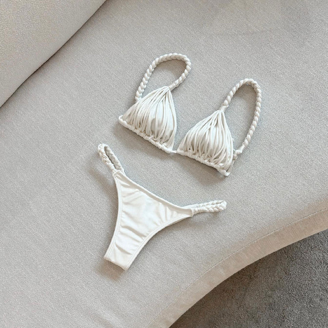 Dame bikini sæt med raffinerede ruffles detaljer og unikt stropdesign Stilla