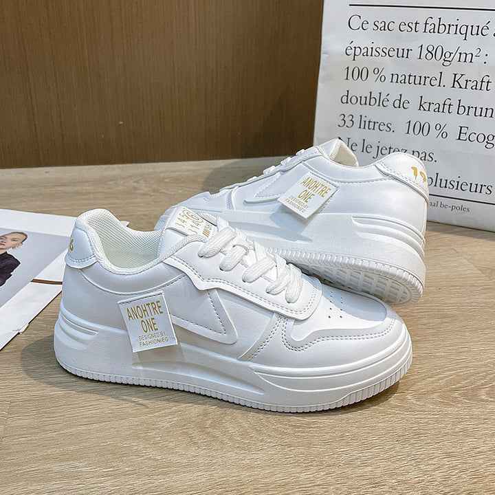 Dame sneakers i sporty design med polstret sål og innovative detaljer Stilla
