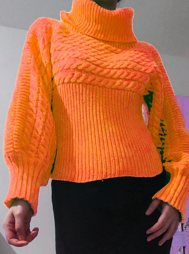 Kvinders strikkede pullover med rullekrave og struktureret design Stilla