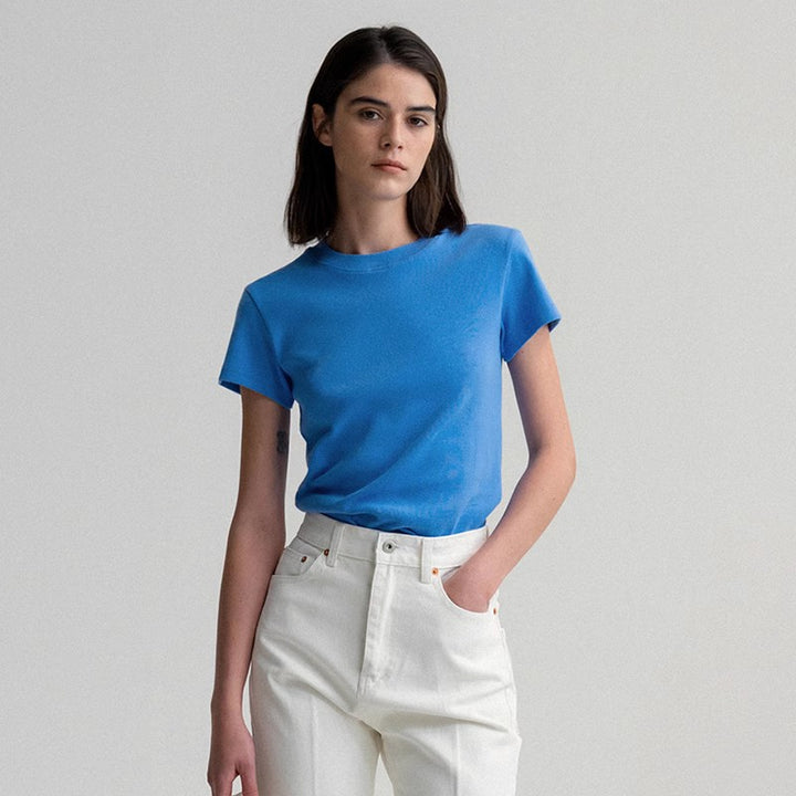 Dame høj kvalitets basic T-shirt med smal pasform og rund halsudskæring Stilla