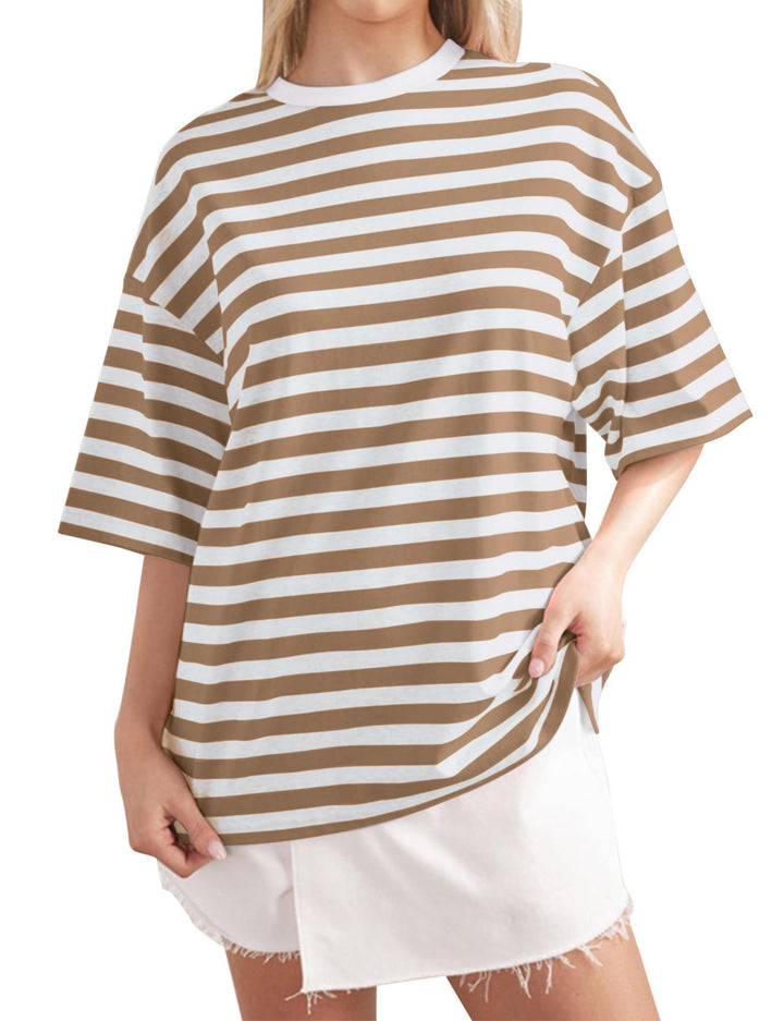 Dame Oversized stribet T-shirt med rund halsudskæring og korte ærmer Stiila