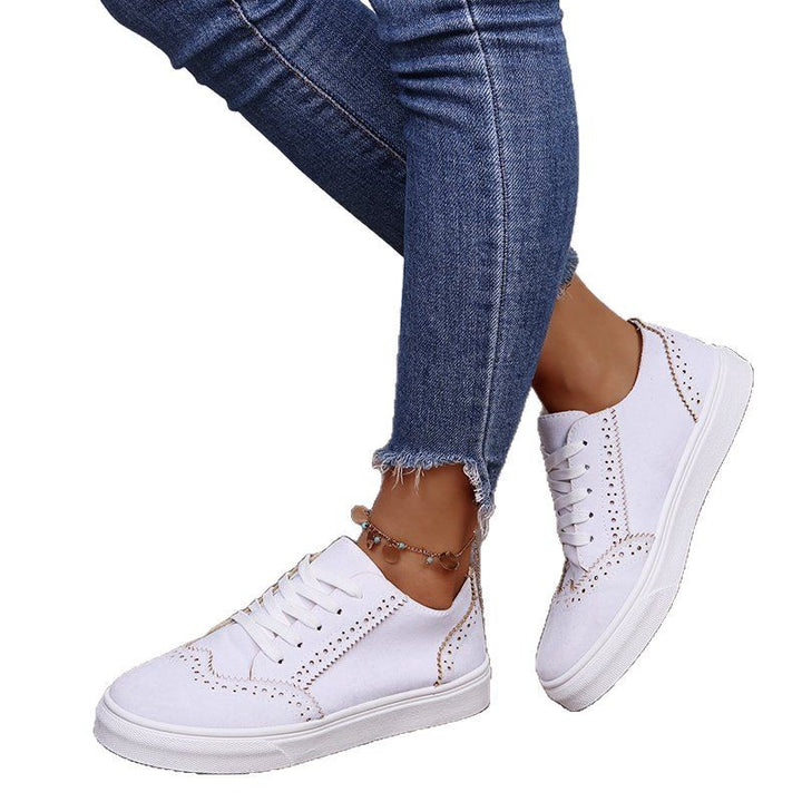 Dame Sporty Sneakers med raffineret hulmønster-udseende og fleksibel sål Stilla