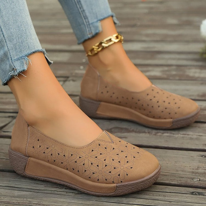 Dame Slip-On sko med floral hulmønster og skridsikker sål Stilla