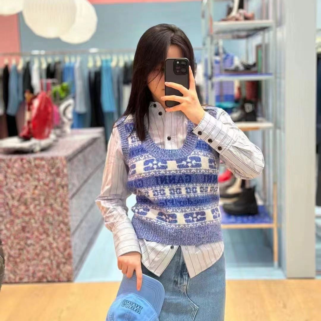 Dame striktop med moderne mønster og trendy layering-stil Stilla