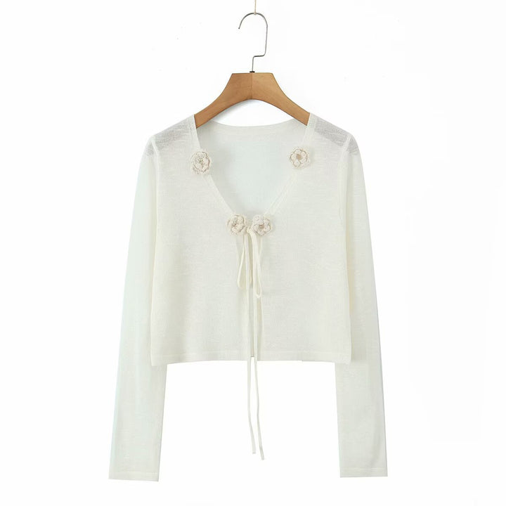 Dame cropped strikjakke med blomstrede accenter og elegant bindebånd Stilla