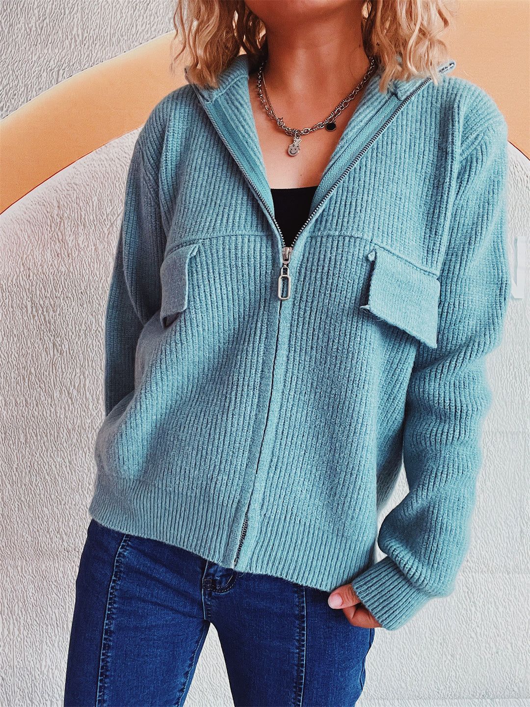 Kvinders fashionable cardigan med høj krave og praktiske lommer Stilla