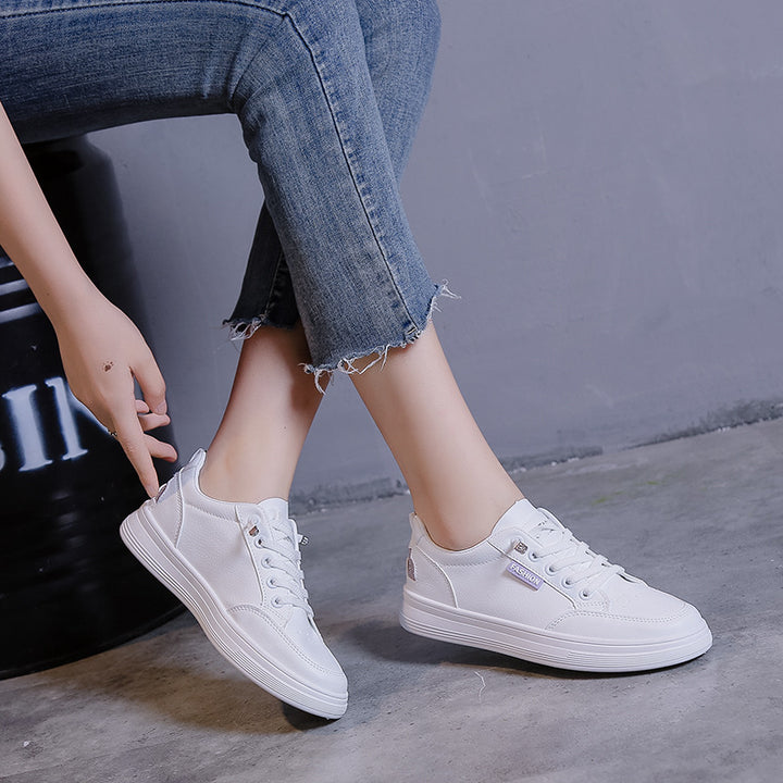 Dame sneakers med moderigtig plateau sål og sportsligt design Stilla