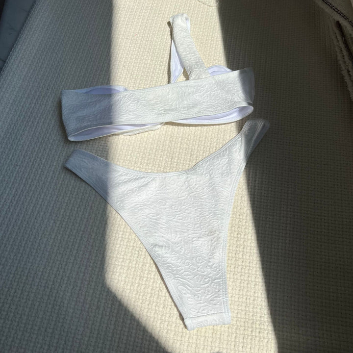 Dame Bikini-sæt med moderne knude-detalje og innovative snitlinjer Stilla